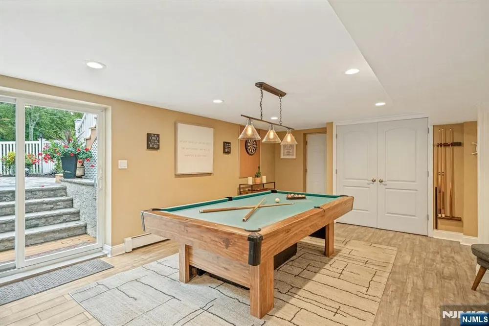 25 Bryers Lane Upper Saddle River, NJ 07458