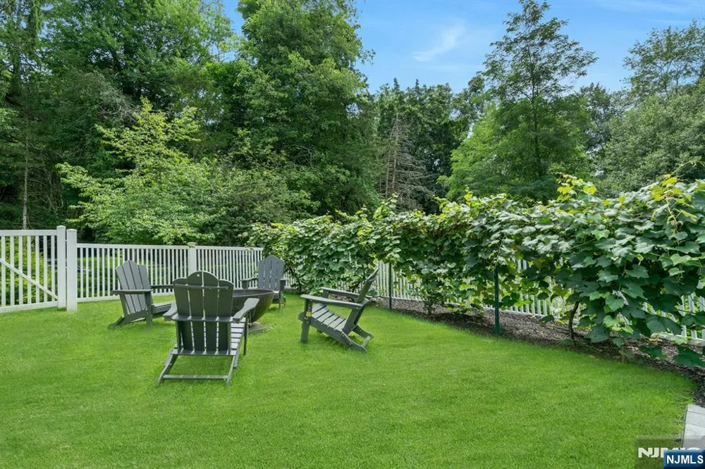 25 Bryers Lane Upper Saddle River, NJ 07458
