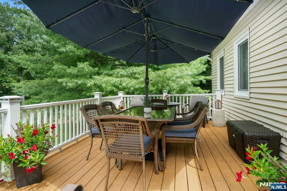 25 Bryers Lane Upper Saddle River, NJ 07458
