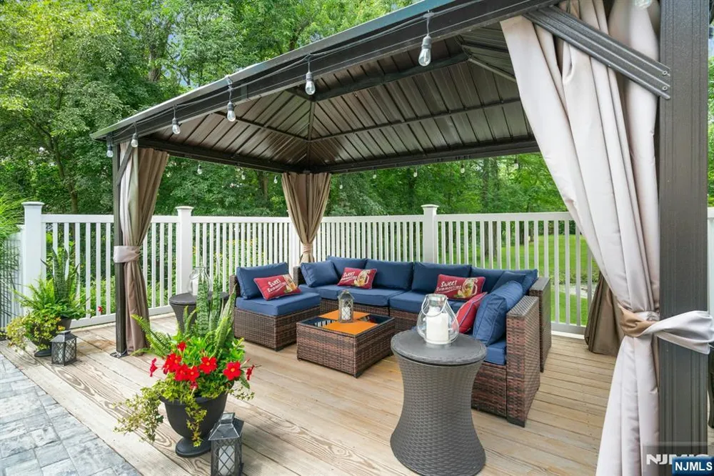 25 Bryers Lane Upper Saddle River, NJ 07458