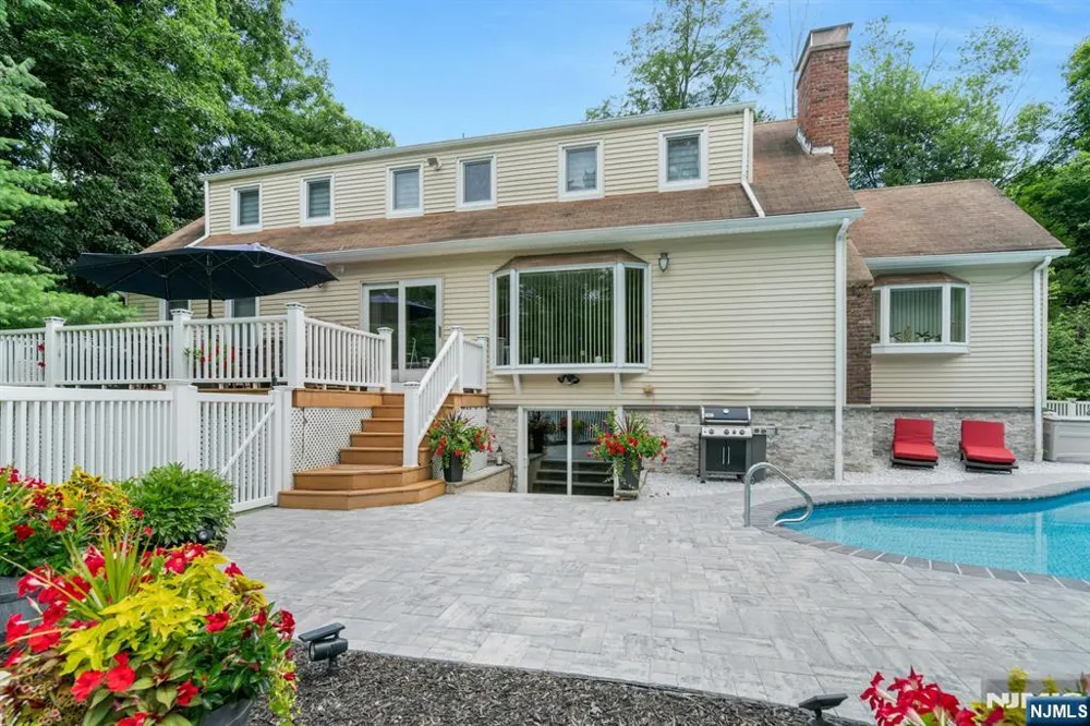 25 Bryers Lane Upper Saddle River, NJ 07458