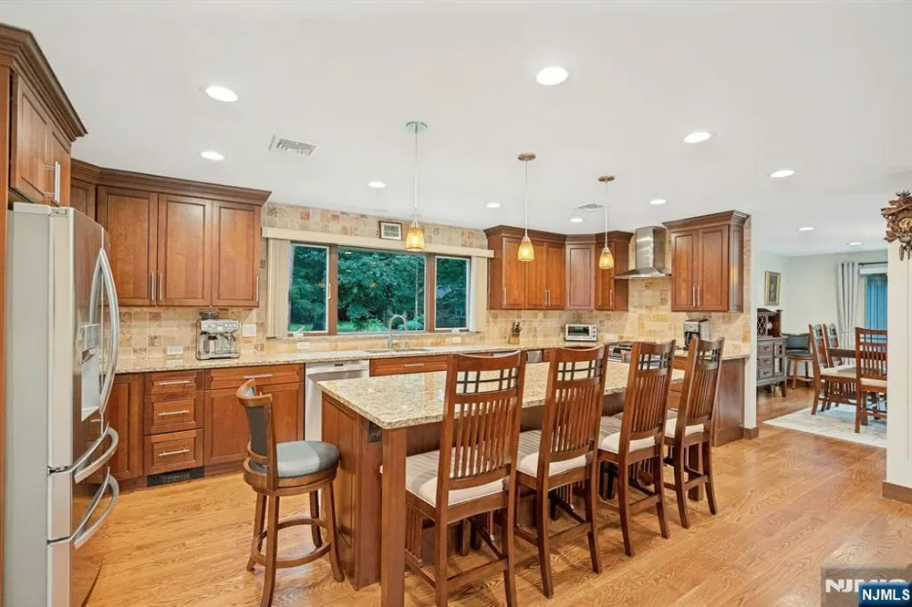 25 Bryers Lane Upper Saddle River, NJ 07458