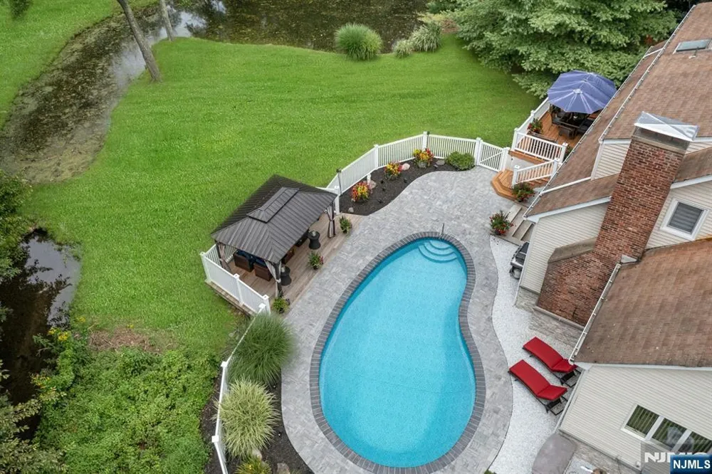 25 Bryers Lane Upper Saddle River, NJ 07458