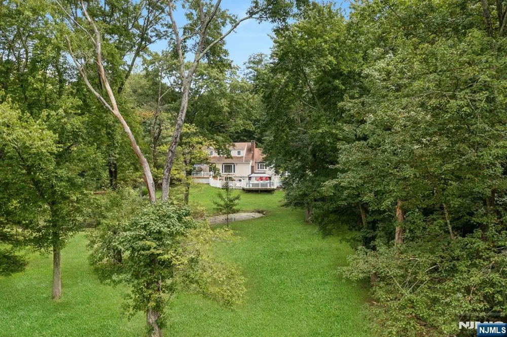 25 Bryers Lane Upper Saddle River, NJ 07458