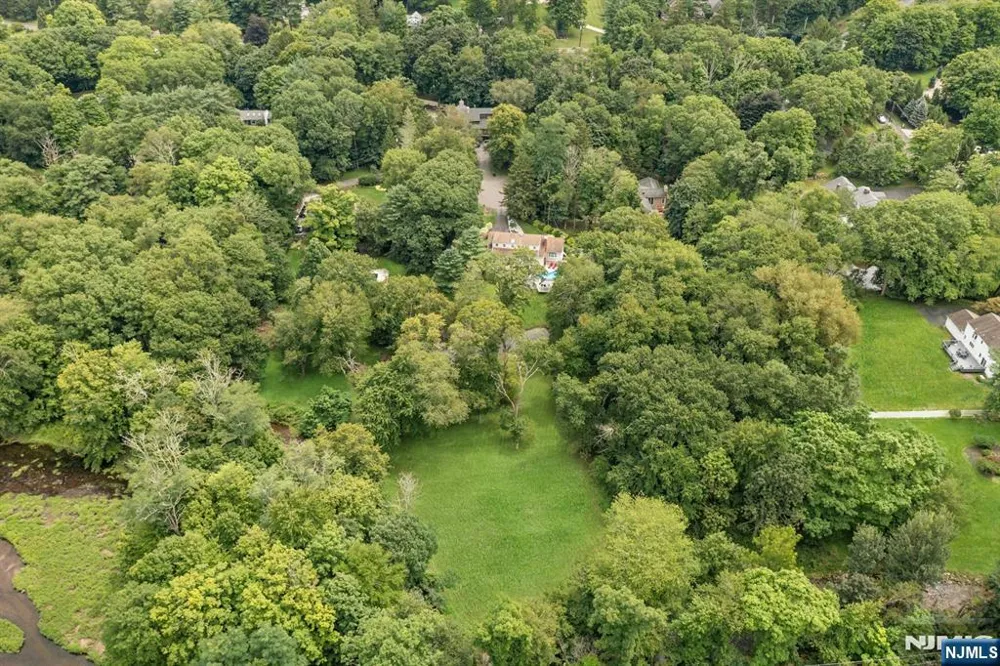 25 Bryers Lane Upper Saddle River, NJ 07458
