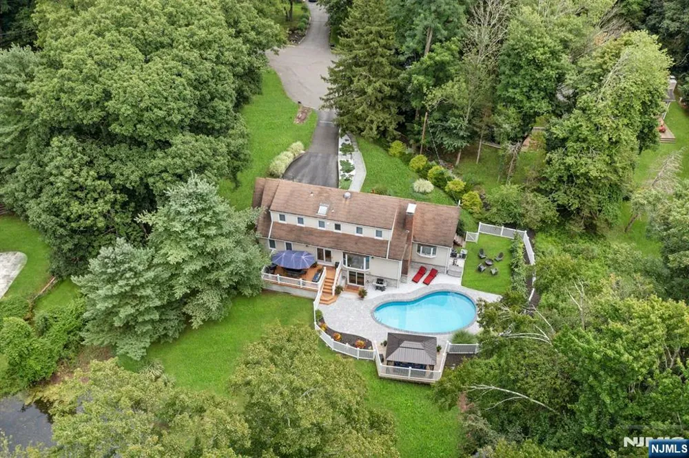 25 Bryers Lane Upper Saddle River, NJ 07458
