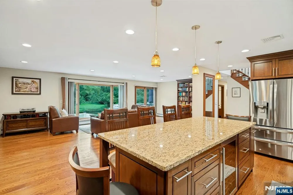 25 Bryers Lane Upper Saddle River, NJ 07458