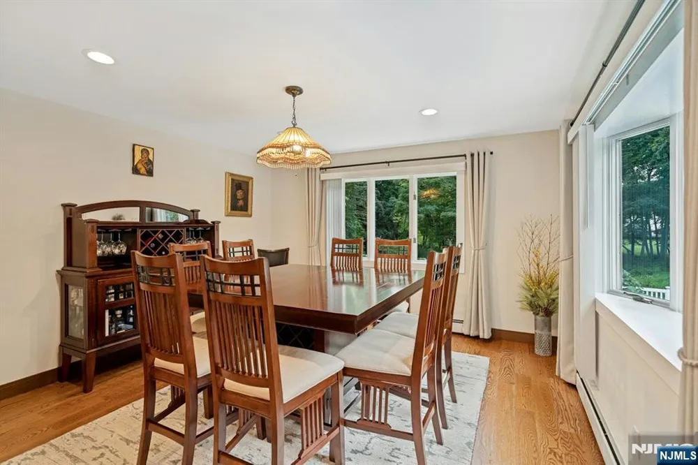 25 Bryers Lane Upper Saddle River, NJ 07458