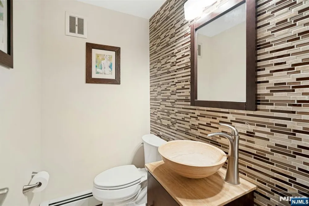 25 Bryers Lane Upper Saddle River, NJ 07458
