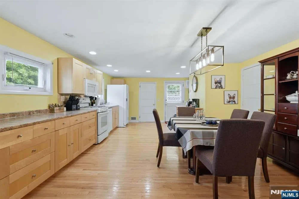 20 Yesler Way Hillsdale, NJ 07642