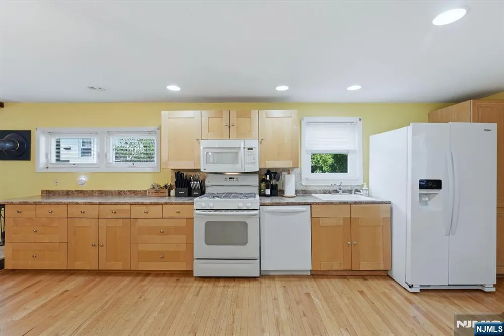 20 Yesler Way Hillsdale, NJ 07642