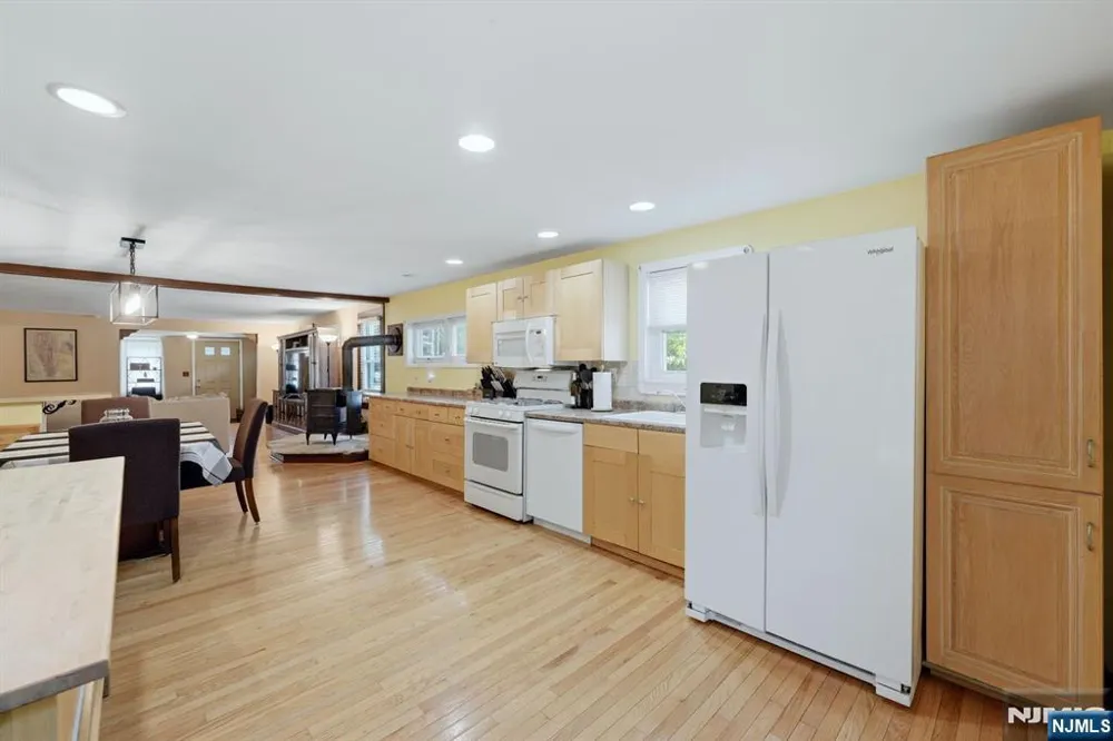 20 Yesler Way Hillsdale, NJ 07642