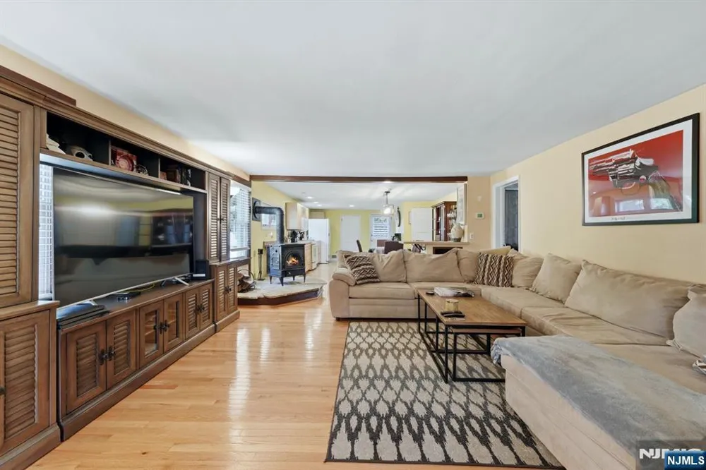 20 Yesler Way Hillsdale, NJ 07642