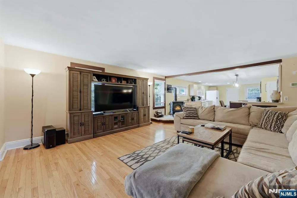 20 Yesler Way Hillsdale, NJ 07642