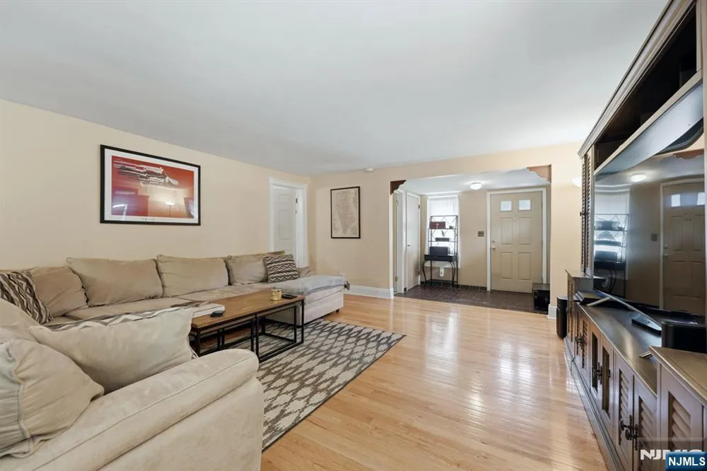 20 Yesler Way Hillsdale, NJ 07642