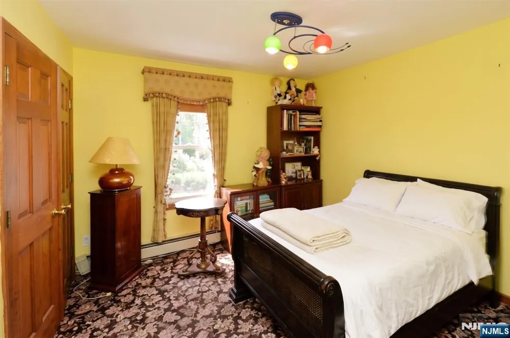 12-17 Roosevelt Place Fair Lawn, NJ 07410