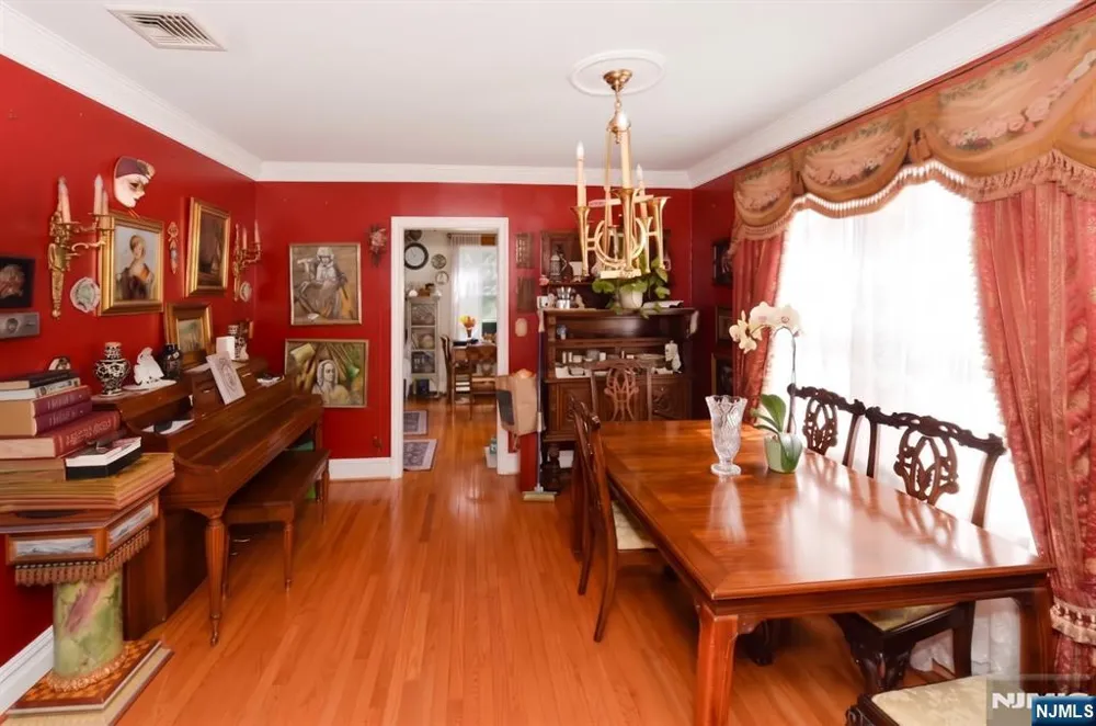 12-17 Roosevelt Place Fair Lawn, NJ 07410