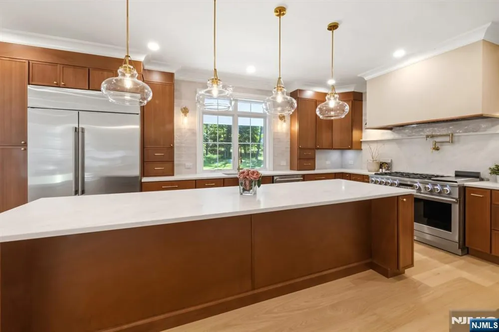 56 Clover Lane Upper Saddle River, NJ 07458