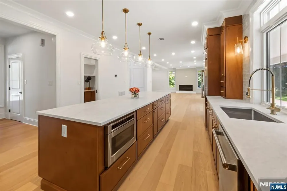 56 Clover Lane Upper Saddle River, NJ 07458