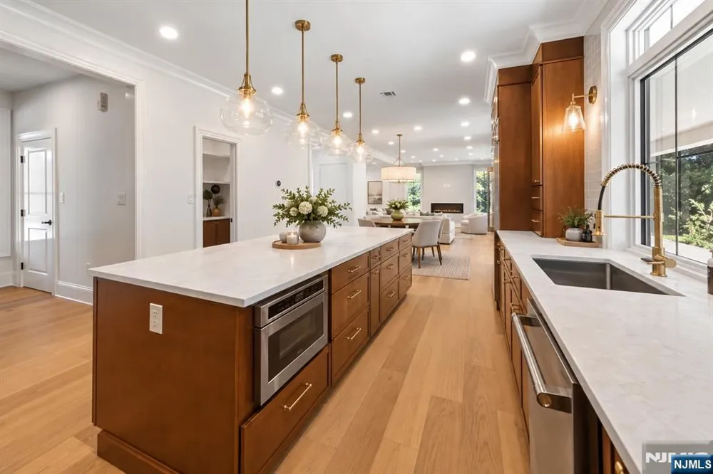 56 Clover Lane Upper Saddle River, NJ 07458