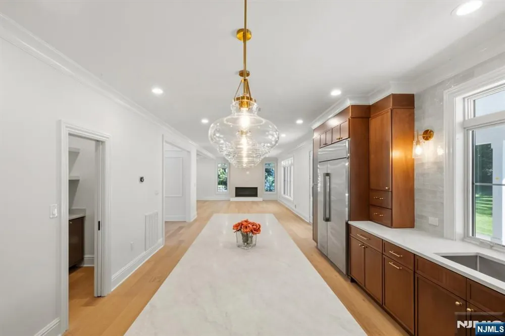56 Clover Lane Upper Saddle River, NJ 07458