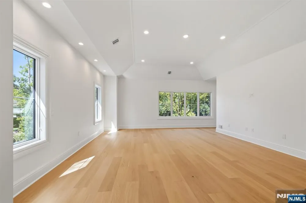 56 Clover Lane Upper Saddle River, NJ 07458