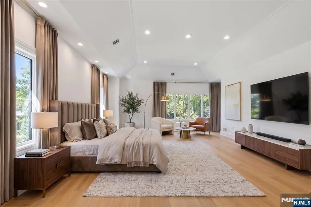 56 Clover Lane Upper Saddle River, NJ 07458