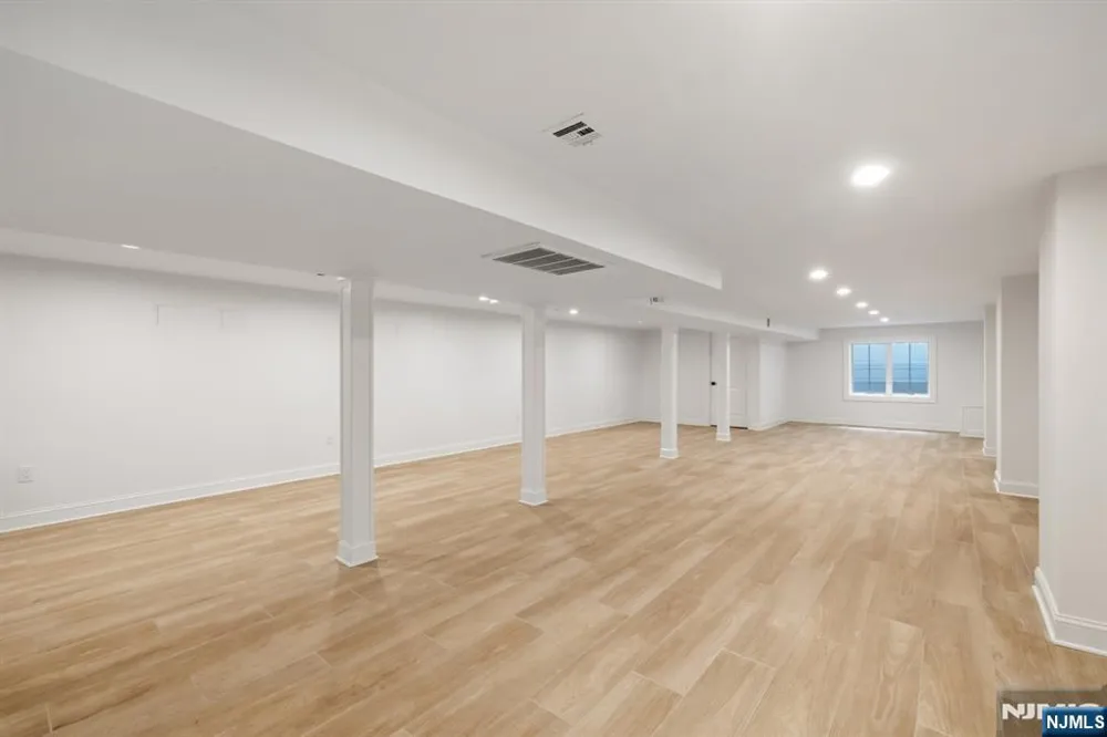 56 Clover Lane Upper Saddle River, NJ 07458