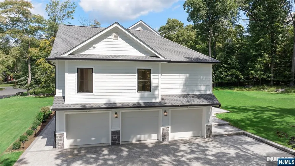56 Clover Lane Upper Saddle River, NJ 07458