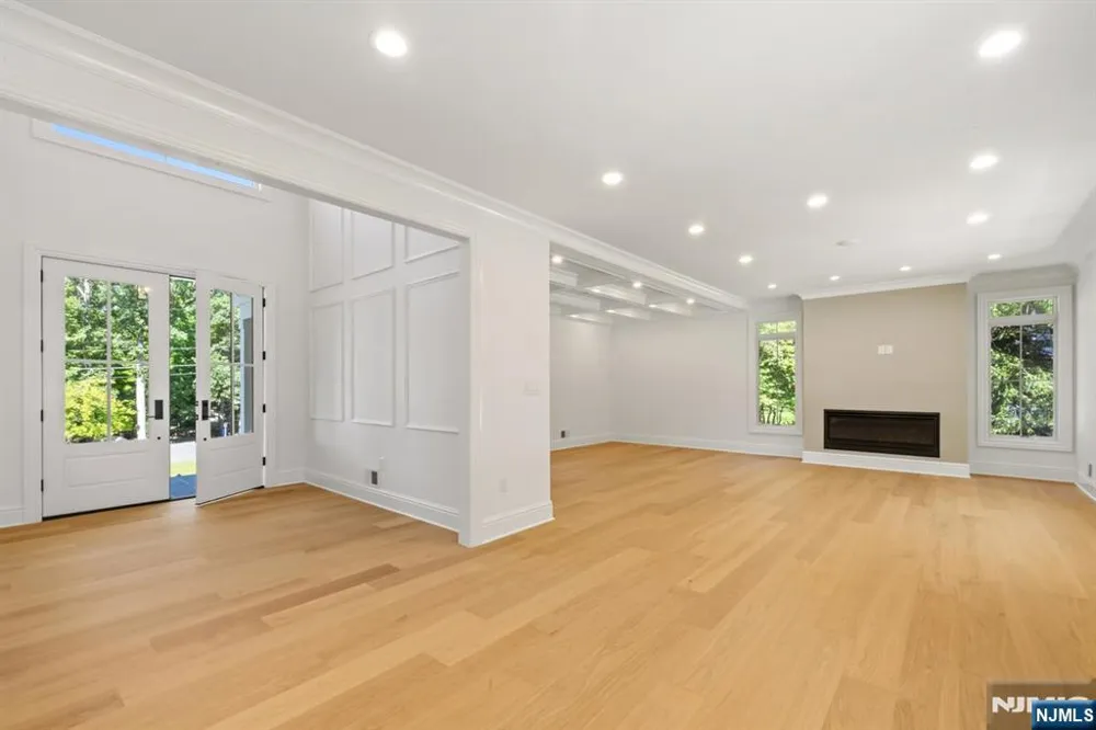 56 Clover Lane Upper Saddle River, NJ 07458