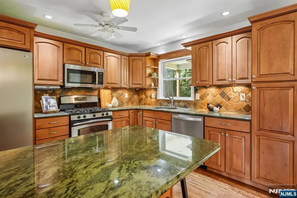 70 Gramercy Place Glen Rock, NJ 07452