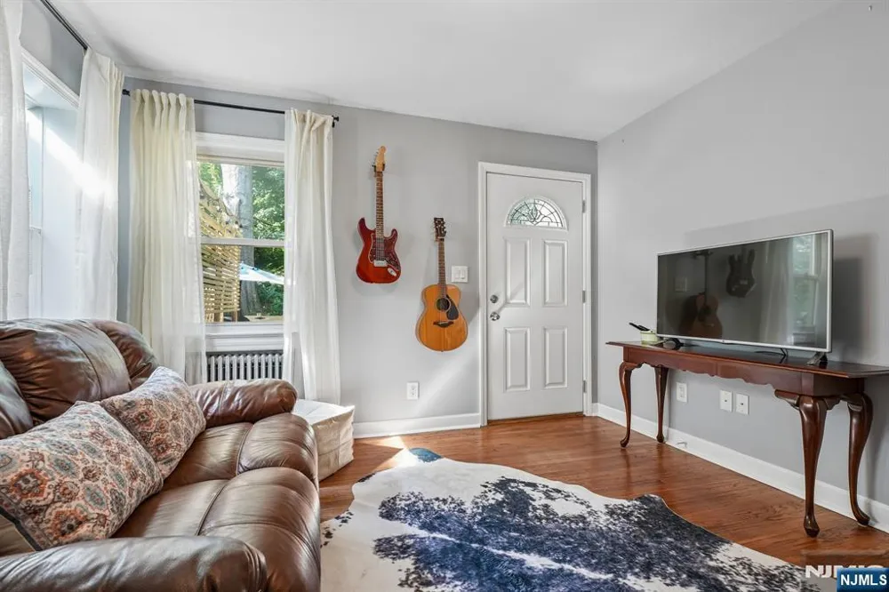 70 Gramercy Place Glen Rock, NJ 07452