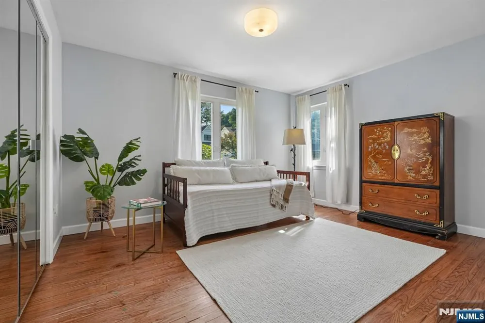 70 Gramercy Place Glen Rock, NJ 07452