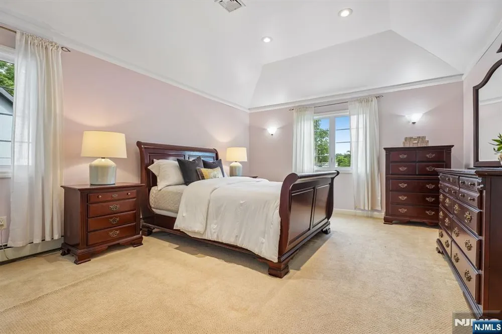 70 Gramercy Place Glen Rock, NJ 07452