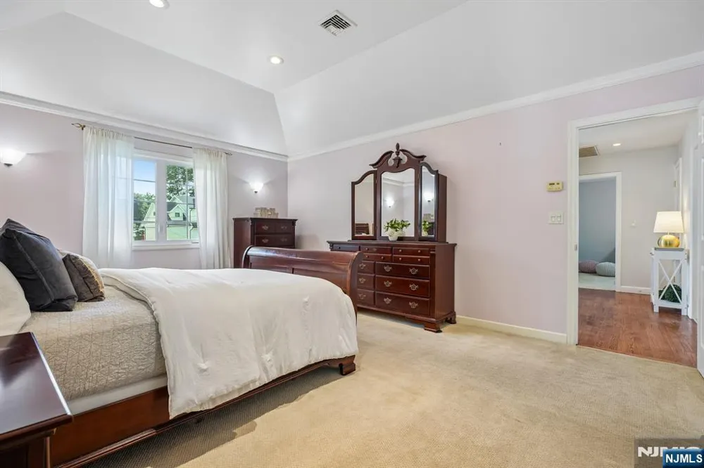 70 Gramercy Place Glen Rock, NJ 07452