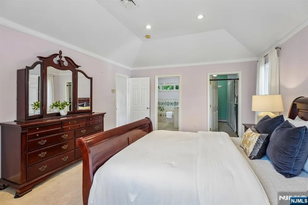 70 Gramercy Place Glen Rock, NJ 07452