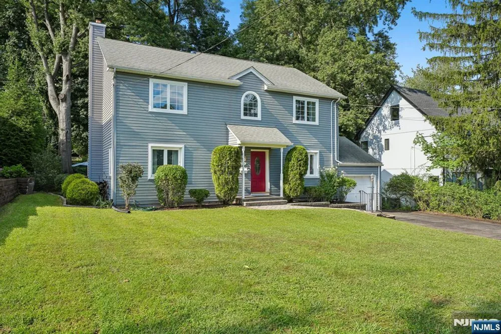 70 Gramercy Place Glen Rock, NJ 07452