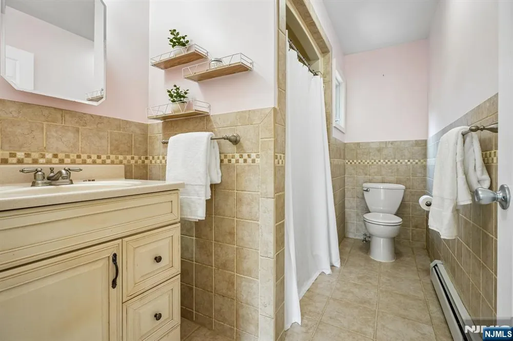 70 Gramercy Place Glen Rock, NJ 07452