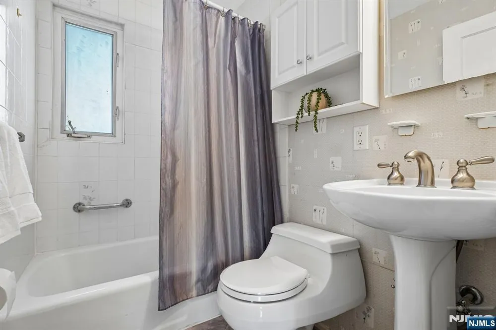 70 Gramercy Place Glen Rock, NJ 07452