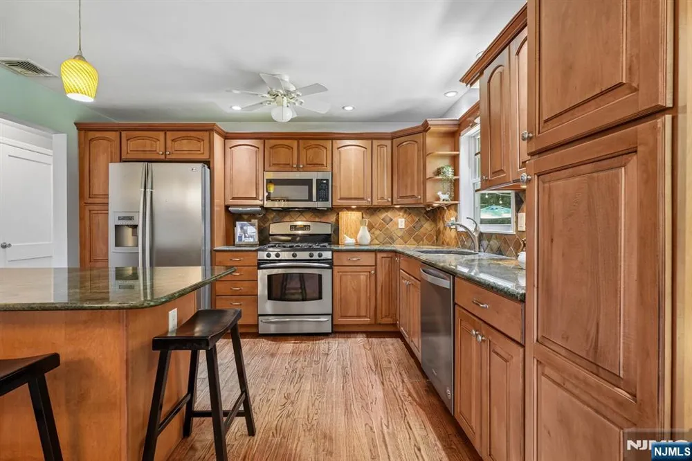 70 Gramercy Place Glen Rock, NJ 07452