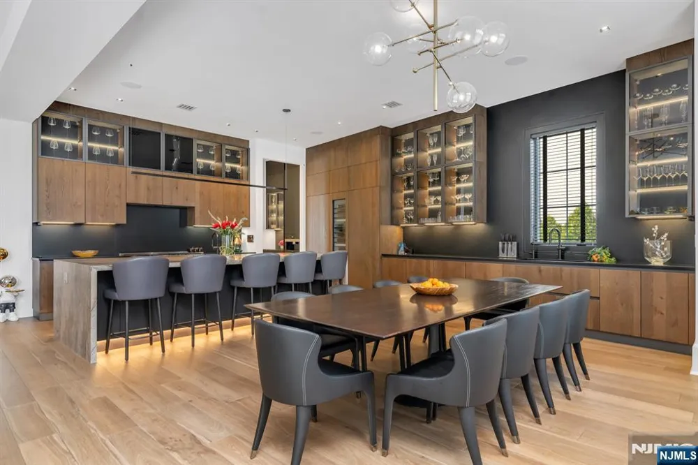 1059 Briar Way Fort Lee, NJ 07024