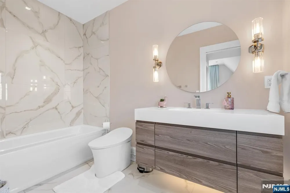 1059 Briar Way Fort Lee, NJ 07024