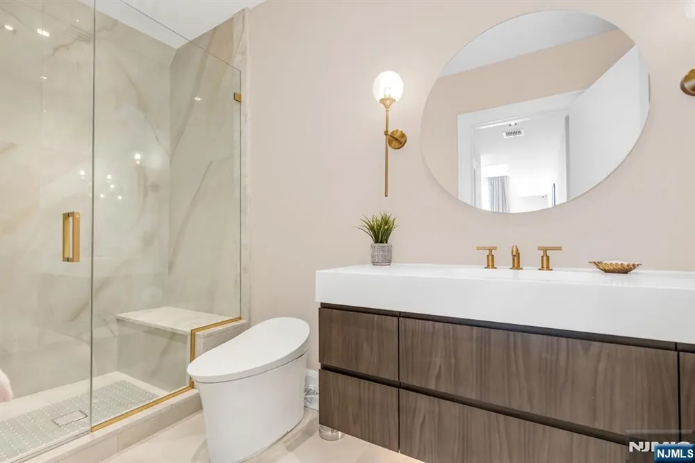 1059 Briar Way Fort Lee, NJ 07024