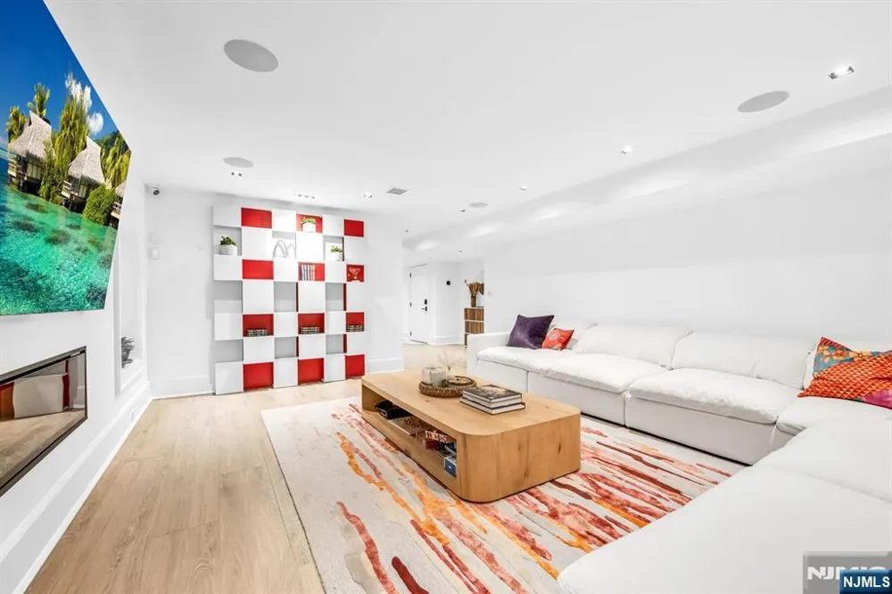 1059 Briar Way Fort Lee, NJ 07024