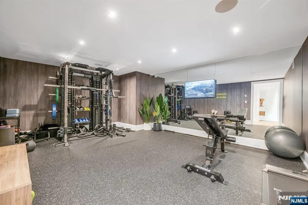 1059 Briar Way Fort Lee, NJ 07024