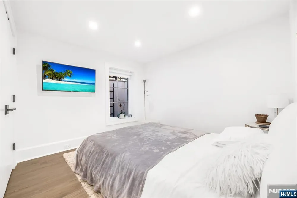 1059 Briar Way Fort Lee, NJ 07024