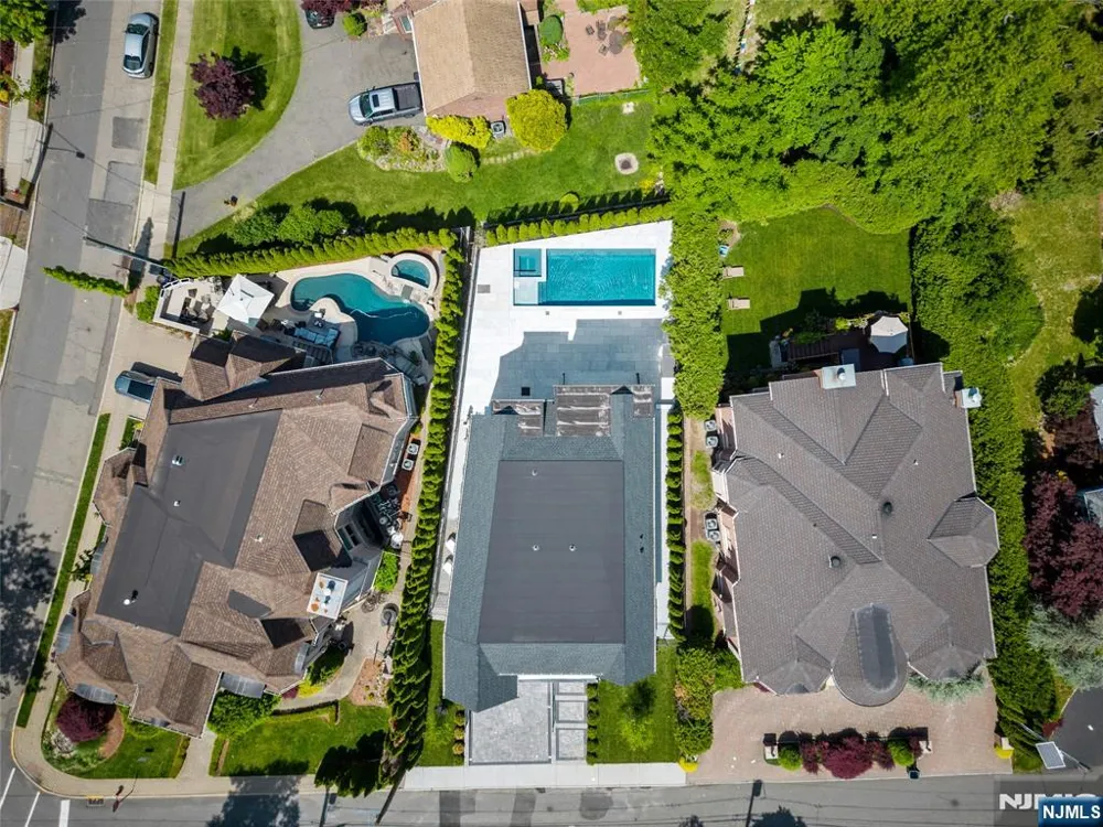1059 Briar Way Fort Lee, NJ 07024