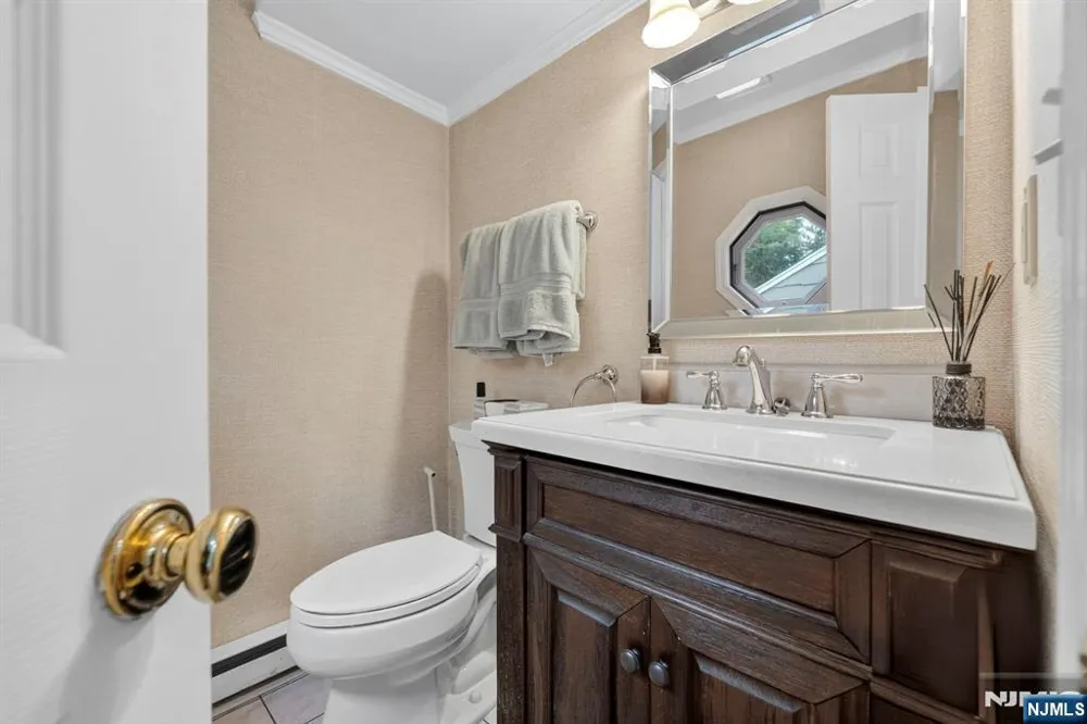 410 Chestnut Street Paramus, NJ 07652