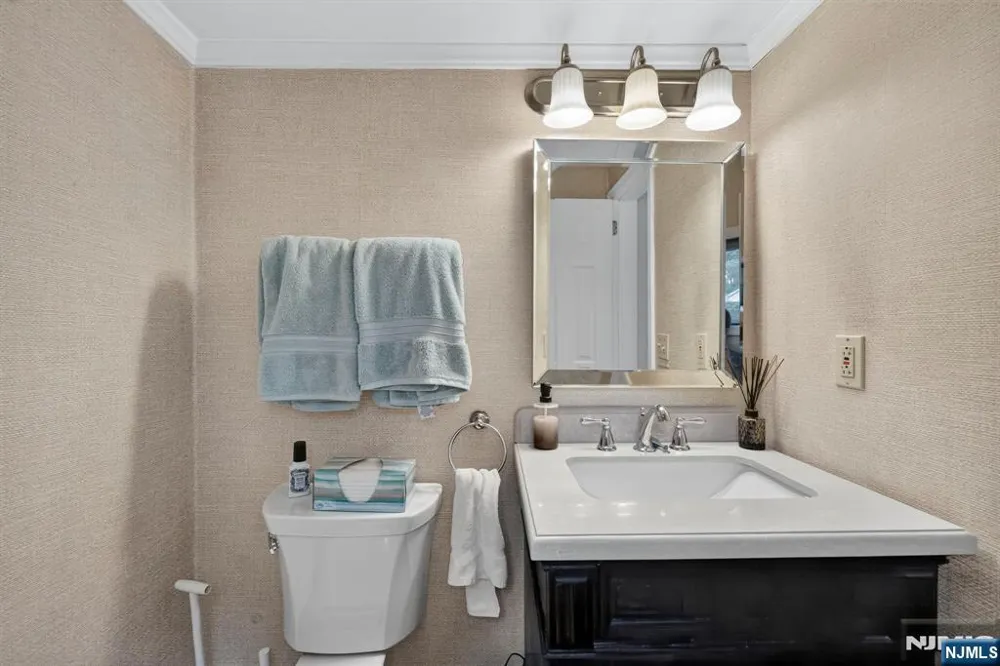 410 Chestnut Street Paramus, NJ 07652