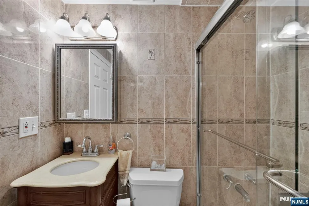 410 Chestnut Street Paramus, NJ 07652